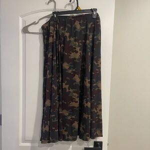 Lularoe Jennifer skirt 2XL Camo print NWT